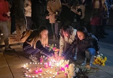 Хората се отправиха на мирно шествие към сградата на ОбщинатаБдение и