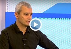 Имаме креслива полуопозиция която само отрича без да дава предложения