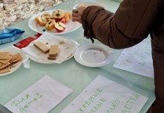 Проблемът касае общо 13 000 душиДоброволци и местни управници опитват