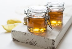 Доказано е че медът средно намалява честотата на кашлицата с