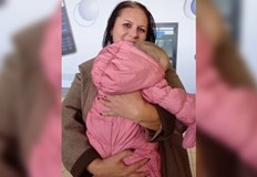 Детето е оставено от родителите си в Украйна веднага след