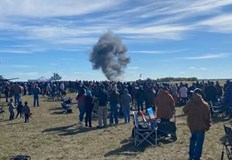 Свидетели твърдят че отломките са разпръснати над магистралаДва самолета са