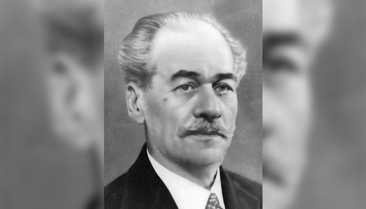 Музикантът е работил като диригент и в Русе