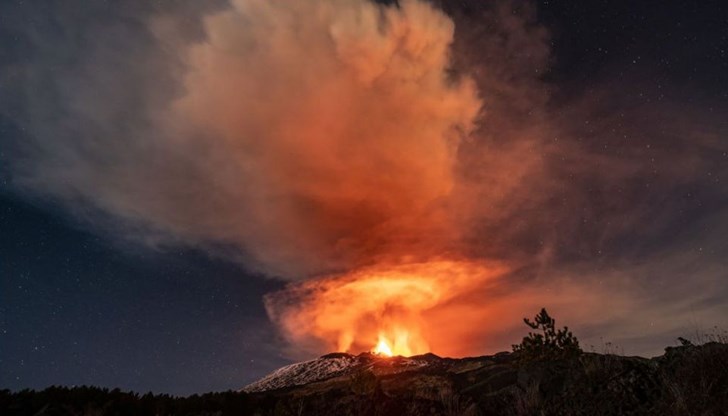 Най-високият вулкан в Евразия Ключевская Сопка вече изригна, а до часове се очаква да изригне и вулканът Шивелуч