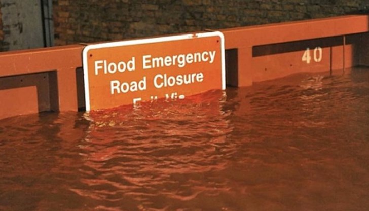 В Дънди и Единбург бяха затворени големи пътни артерии, а стотици домове останаха без ток В Дънди и Единбург бяха затворени големи пътни артерии, а стотици домове останаха без ток