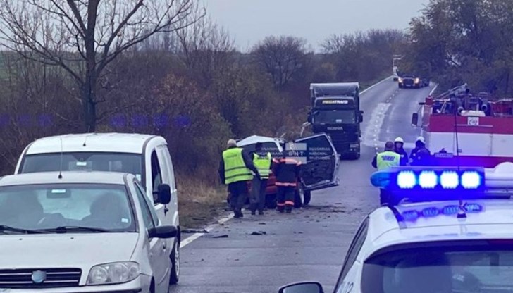 Ударили са се два автомобила между селата Средец и Тракия