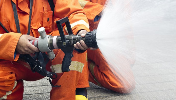 Горяли са метален контейнер в квартал "Родина", както и част от изолацията на балкона на необитаем апартамент в квартал "Дружба" Горяли са метален контейнер в квартал "Родина", както и част от изолацията на балкона на необитаем апартамент в квартал "Дружба"