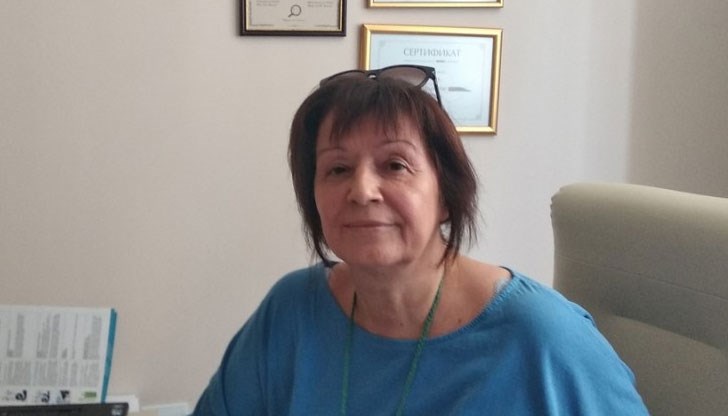 Според доц. Жана Казанджиева косопадът продължава около три месеца след преминаването на инфекцията Според доц. Жана Казанджиева косопадът продължава около три месеца след преминаването на инфекцията