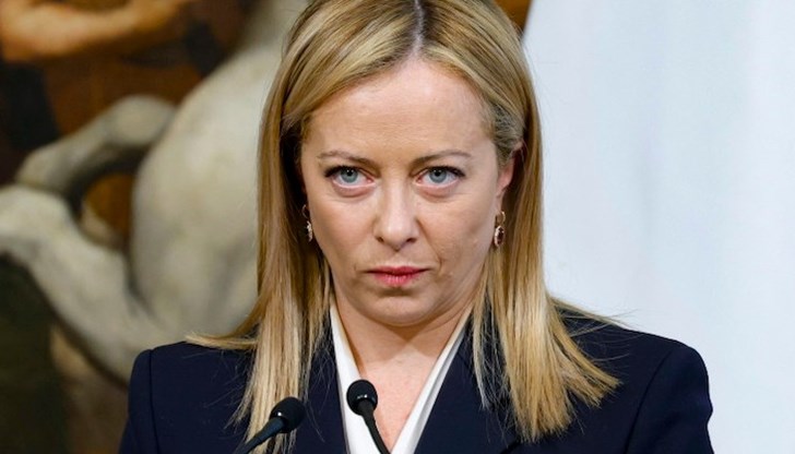 Франция прие кораб с мигранти след отказ на Италия Франция прие кораб с мигранти след отказ на Италия