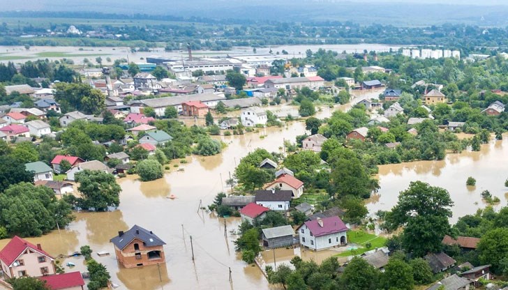 Детето е паднало в река, повишила нивото си Детето е паднало в река, повишила нивото си