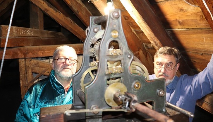 През деветте дни на ремонт се наложи часовникът да бъде цялостно разглобен