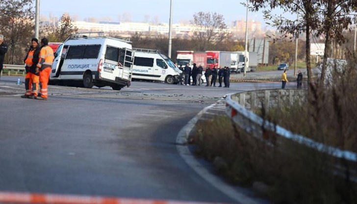 Било му е разпоредено да не спира в никакъв случай Било му е разпоредено да не спира в никакъв случай