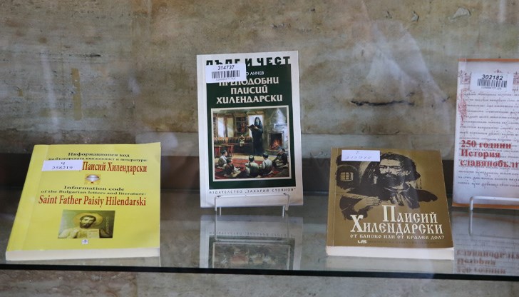 Двете изложби са открити за посетители до края на ноември