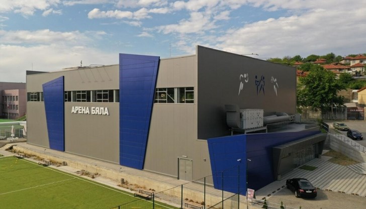 Спортната зала се преименува на „ОЗК Арена Бяла“ и средствата ще бъдат насочени към хандбалния клуб в Бяла