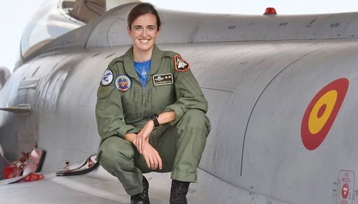 25-годишната Елена Гутиереш е първата жена-пилот на „Еврофайтър“ във Военновъздушните сили на Кралство Испания