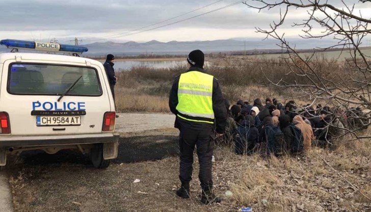 В същото време министърът на вътрешните работи Иван Демерджиев обясни, че мигрантският натиск по границата ни спада
