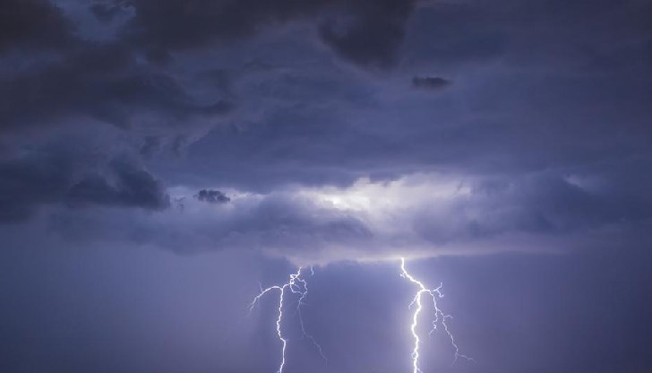 Дъжд и мощни гръмотевици се очакват в голяма част от континентална Гърция Дъжд и мощни гръмотевици се очакват в голяма част от континентална Гърция