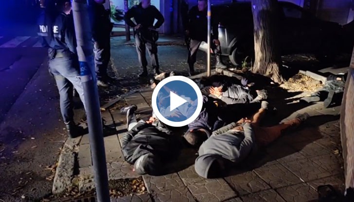 Задържаха каналджията и шестима бежанци