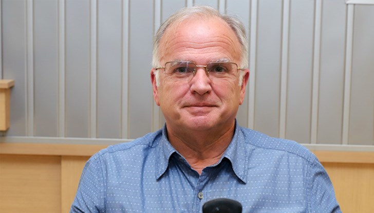 Бюджетът за отбрана на САЩ стана 800 млрд. долара, което е колосална сума, допълни Чуков