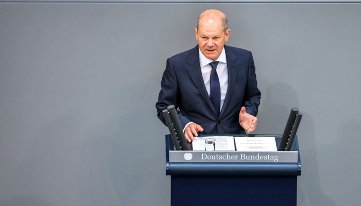 Пред Бундестага Олаф Шолц добави, че продължаването на работата по стария начин не е възможно Пред Бундестага Олаф Шолц добави, че продължаването на работата по стария начин не е възможно