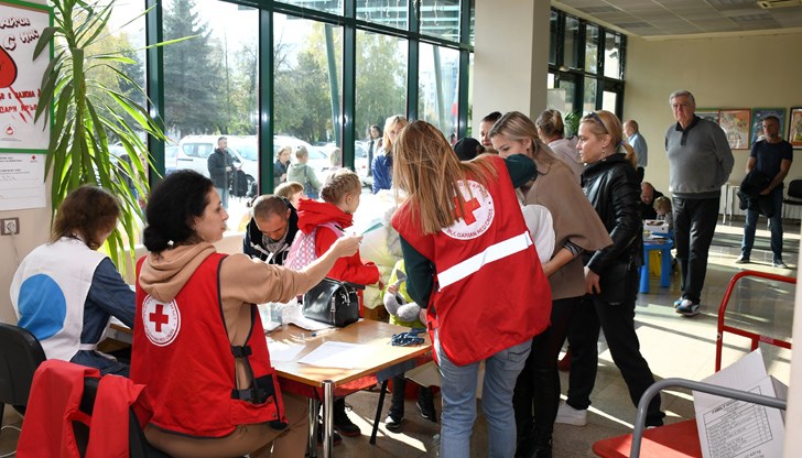 Близо 600 души са подпомогнати в Русе и в Бургас