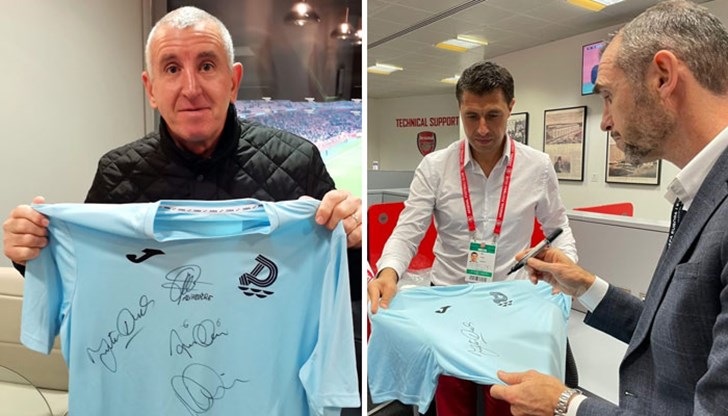 Те положиха своите автографи върху фланелка на ФК Дунав