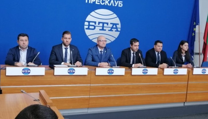 Председателят на столичната организация на партията Деян Николов призова да не "кръщаваме улици на човек, който е бил дълги години чужд разузнавач"