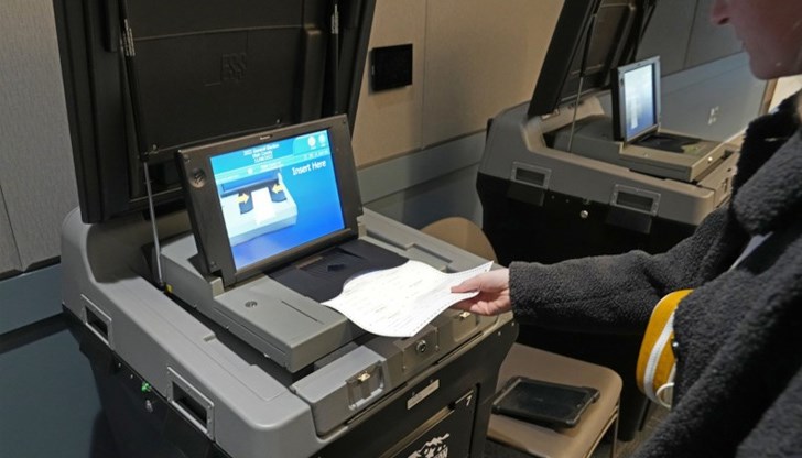 Проблеми с машините за гласуване на изборите в САЩ