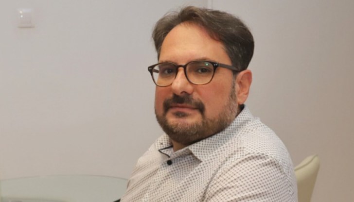 Вече седмици Борисов и ГЕРБ разиграват театър