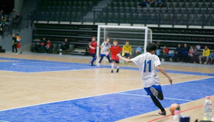 90 деца премериха сили на терена в зала Арена Русе