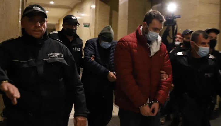 Според обвинителния акт престъплението е извършено по особено мъчителен начин