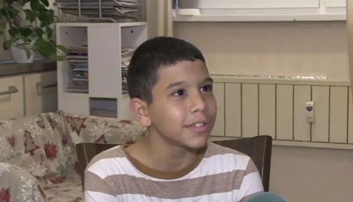 14-годишният Денис е с диагноза нанизъм