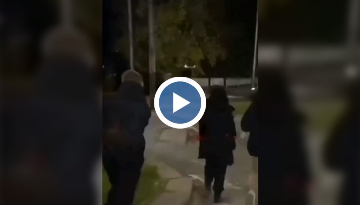 Доволен от постъпката си, младежът танцува кючек