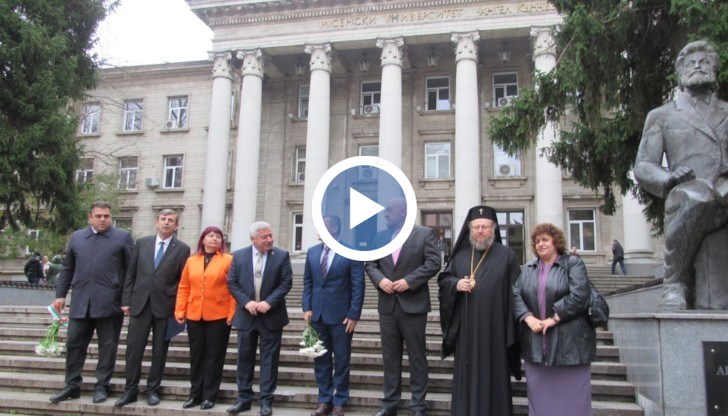 Ректорът благодари на студентите и партньорите на университета от бизнеса, местните власти, неправителствените и културните институции