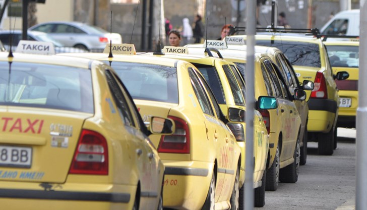 Uber не работи в България, защото така иска малката жълта армия