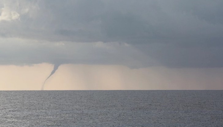 Бурята "Ева" се насочва към Балканите