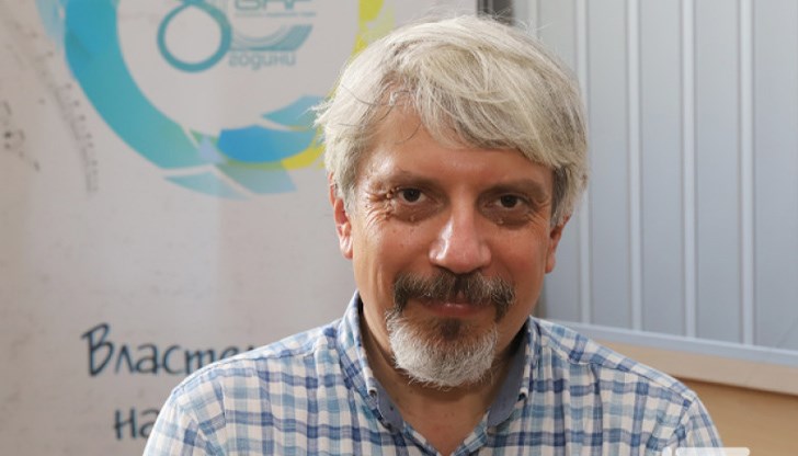 Това са две армии, които се бият на едно и също поле - белия дроб, коментира математикът