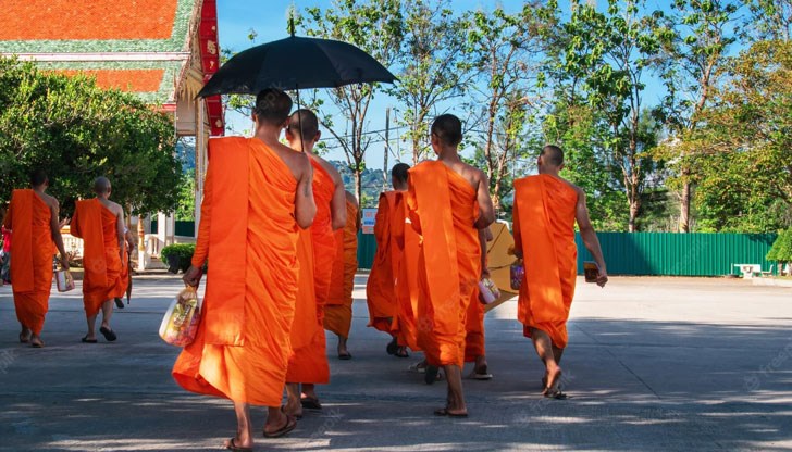Монасите са изпратени в клиника за рехабилитация, а храмът е празен
