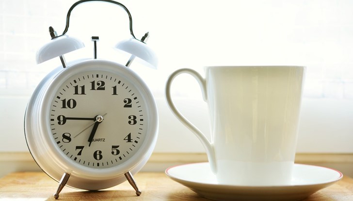 Най-възприетият час за обяд е именно 12:00 часа, повечето култури казват „Добро утро“ до този час