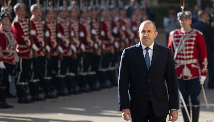 За първи път, откакто е президент, на този празник заедно с него са председателят на Народното събрание и премиерът За първи път, откакто е президент, на този празник заедно с него са председателят на Народното събрание и премиерът