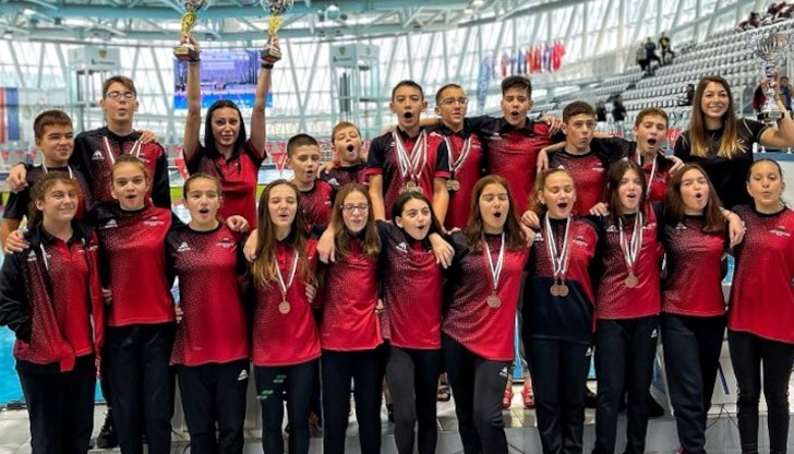 Русенчетата - 9 момчета и 11 момичета, извоюваха трите златни отборни купи