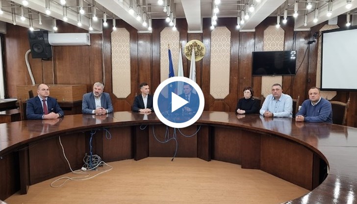 Десислава Атанасова не благоволи да дойде на срещата, организирана от Пенчо Милков