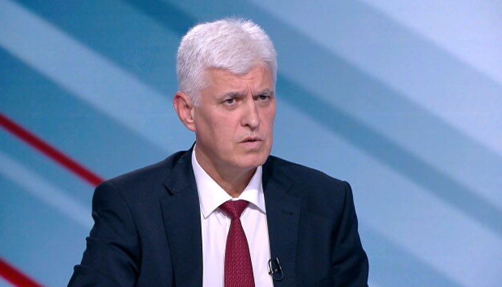 Оградата на границата не е надеждна, заяви служебният военен министър