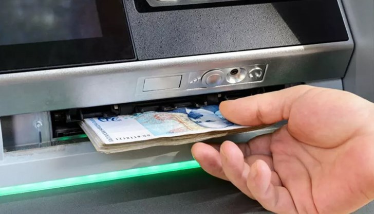 Собственикът на сметката установил, че тя е източена и подал сигнал в полицията