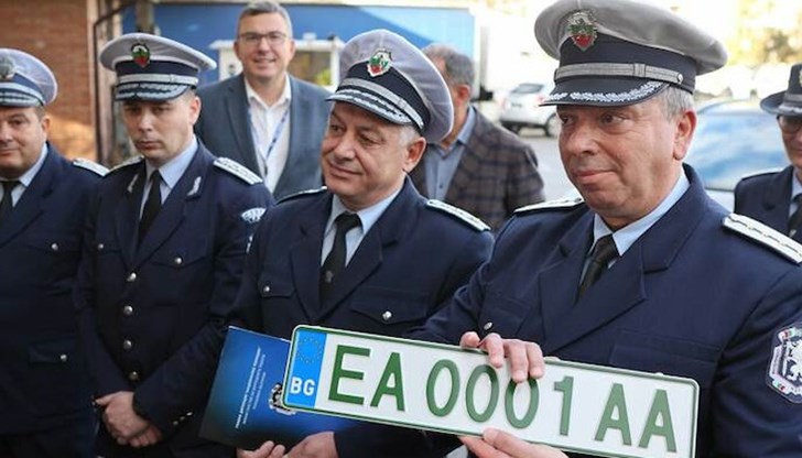 За разлика от номерата досега, различни във всеки град, при електромобилите всички ще започват с ЕА