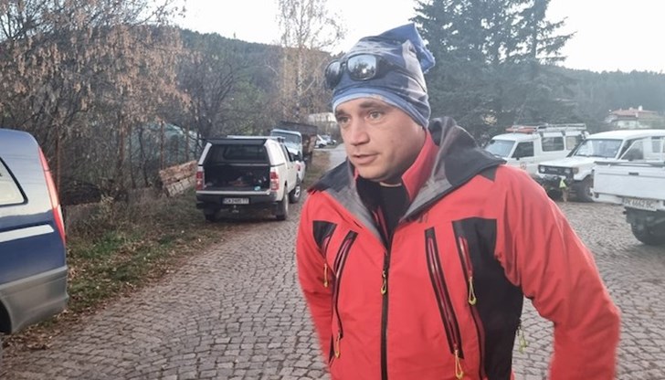 Обхождат с кучета района на Перник в търсене на момчето