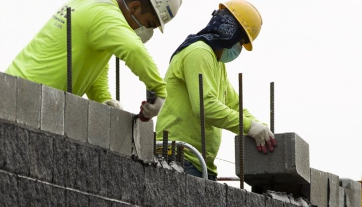 В строителния сектор има и недостиг на работна ръка
