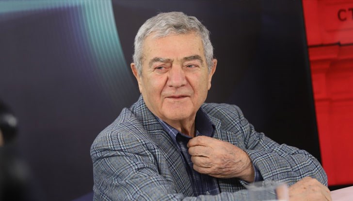 Тихомълком Румен Радев обсеби властта, смята писателят Тихомълком Румен Радев обсеби властта, смята писателят