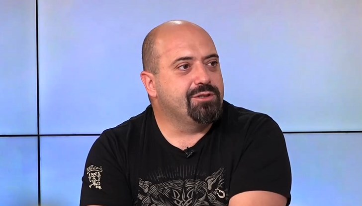 Русия обяви, че изтегля войските си от Херсон и същевременно наложи санкции на 15 български оръжейни фирми Русия обяви, че изтегля войските си от Херсон и същевременно наложи санкции на 15 български оръжейни фирми