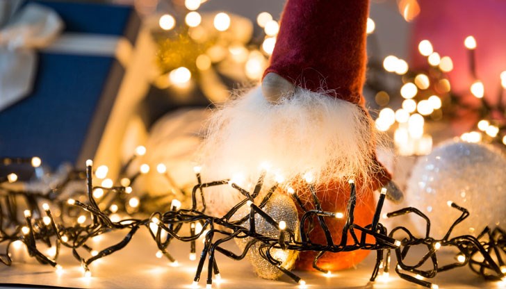 Има случаи на пожари, причинени от електрически гирлянди, както у нас, така и в чужбина Има случаи на пожари, причинени от електрически гирлянди, както у нас, така и в чужбина